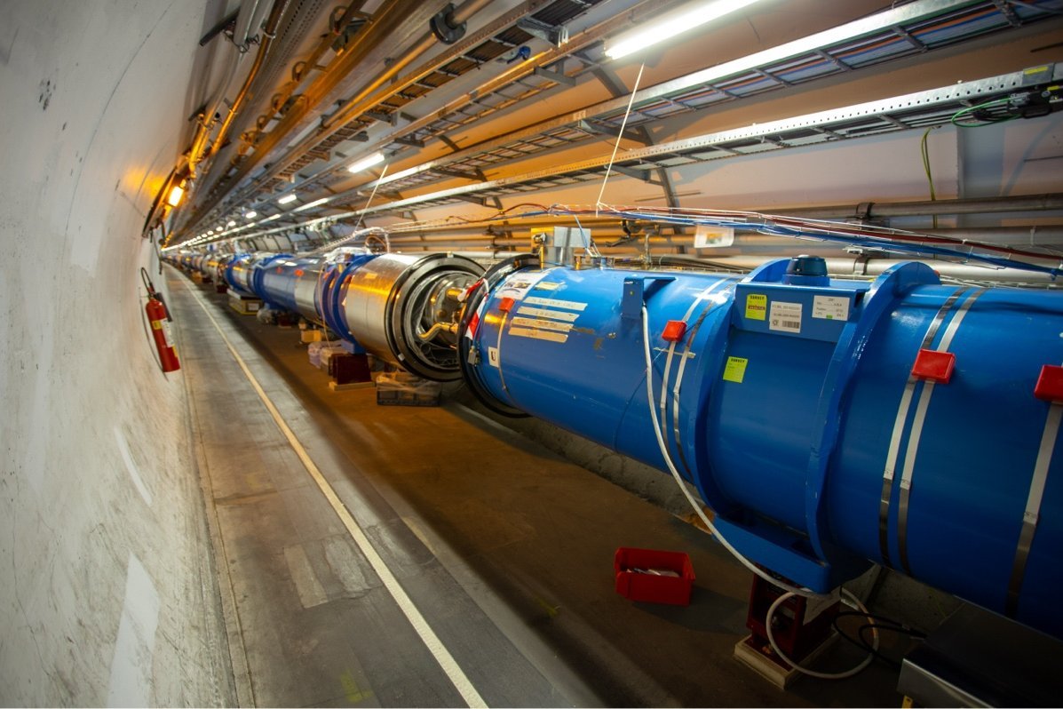 Forschungsanlage mit supraleitenden Magneten im Tunnel